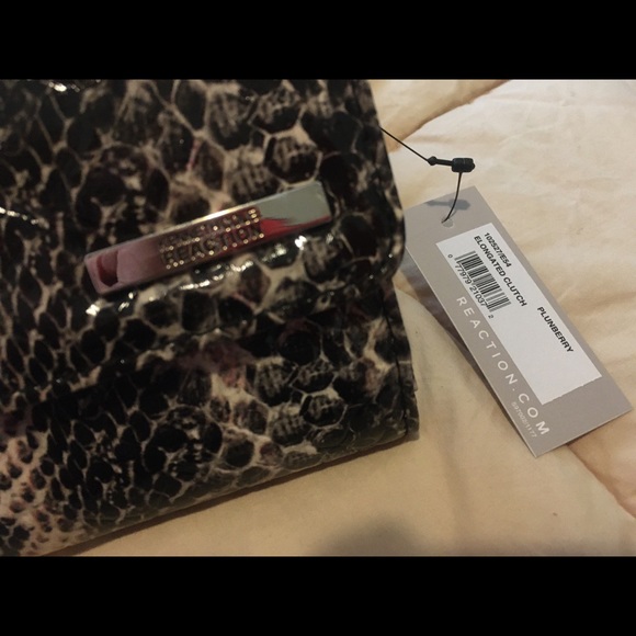 Kenneth Cole Reaction Elongated Clutch - Picture 2 of 7